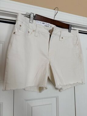 NWT Seven7 Women's Weekend Short in Ivory - Size 6